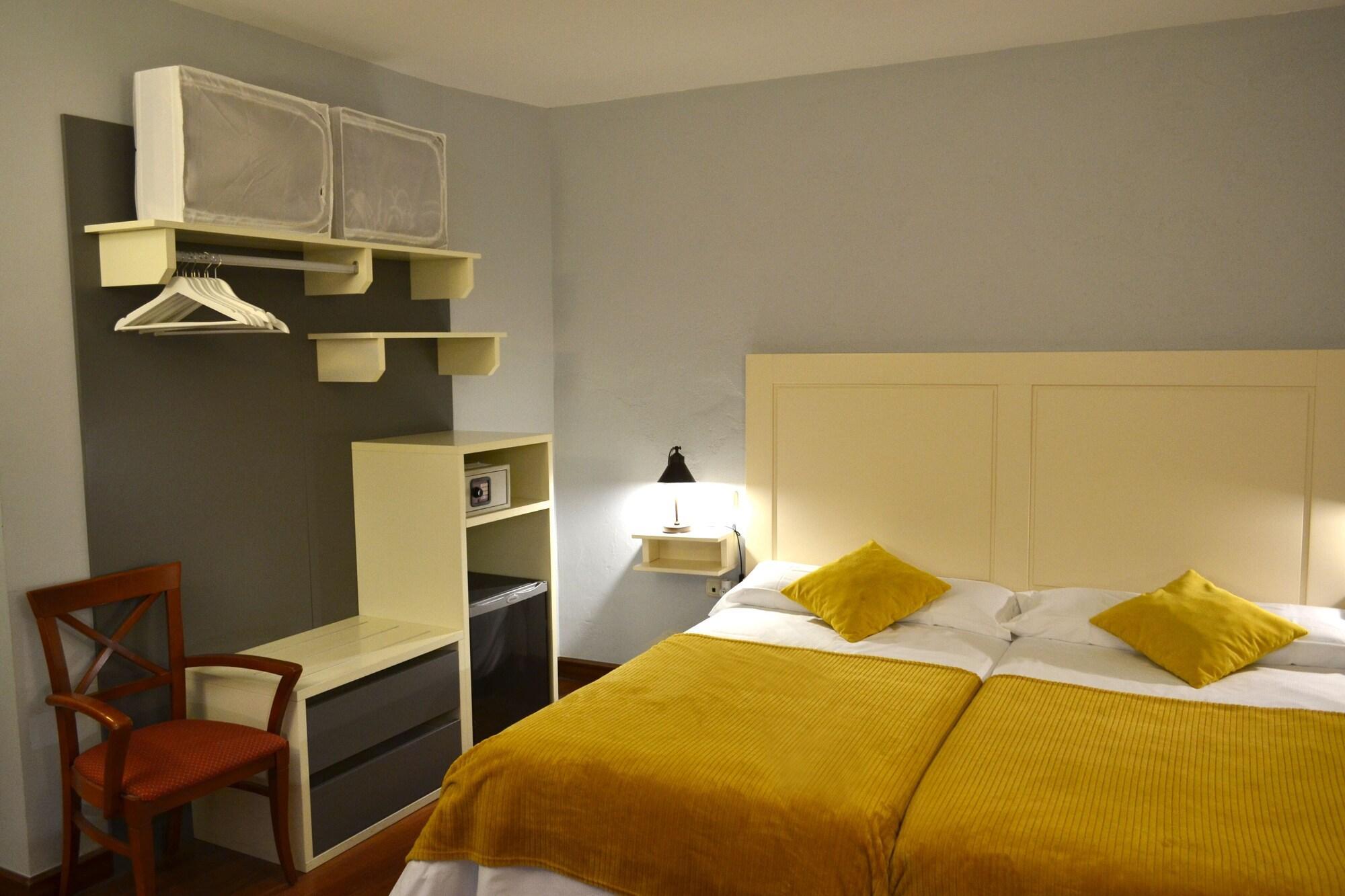 Hotel Alda Via Леон Екстериор снимка