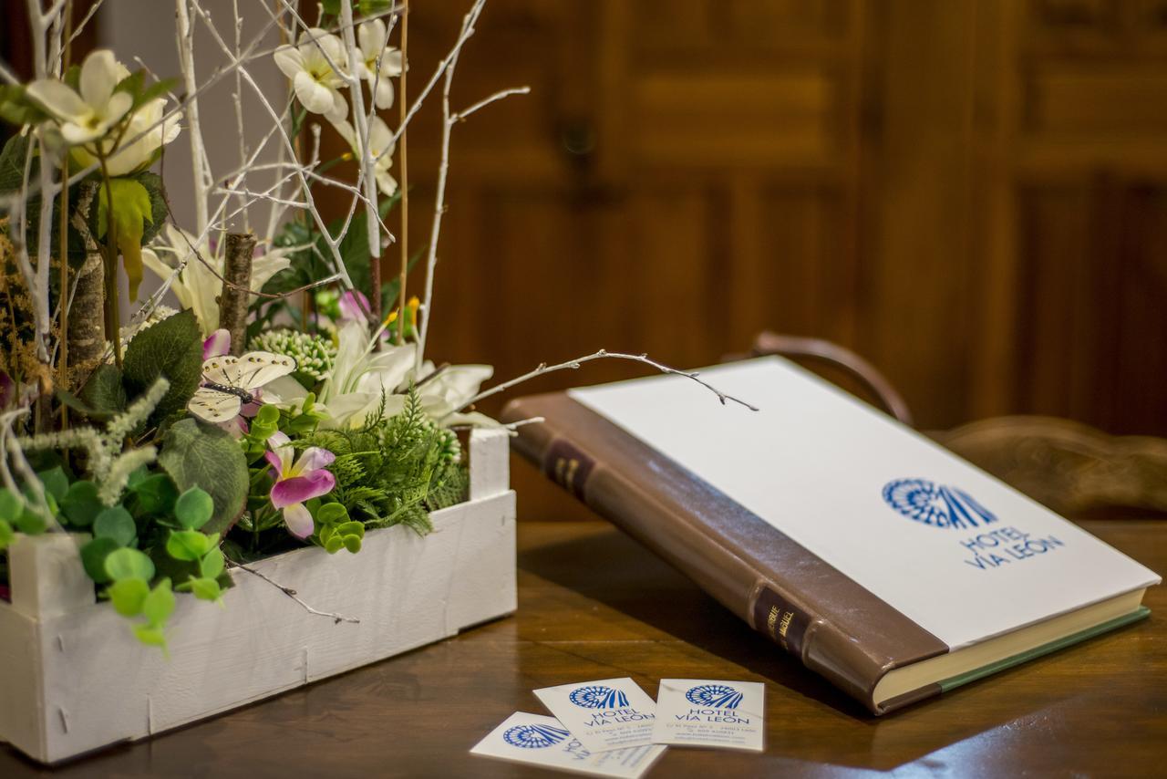 Hotel Alda Via Леон Екстериор снимка