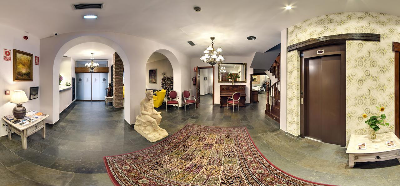Hotel Alda Via Леон Екстериор снимка